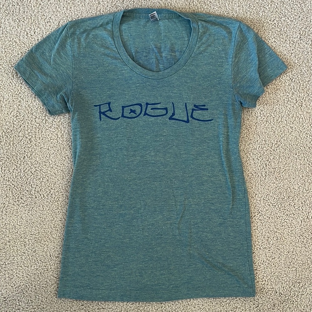Rogue Fitness Skull Tee - Women’s Large